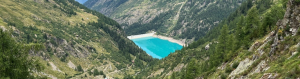 Vista panoramica della valle con il Lago di Scais nel progetto di ricerca mineraria Val Vedello, comune di Piateda, Sondrio.