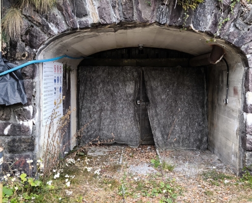 Portale di accesso all'area di ricerca mineraria "Novazza" a Valgoglio, Bergamo.